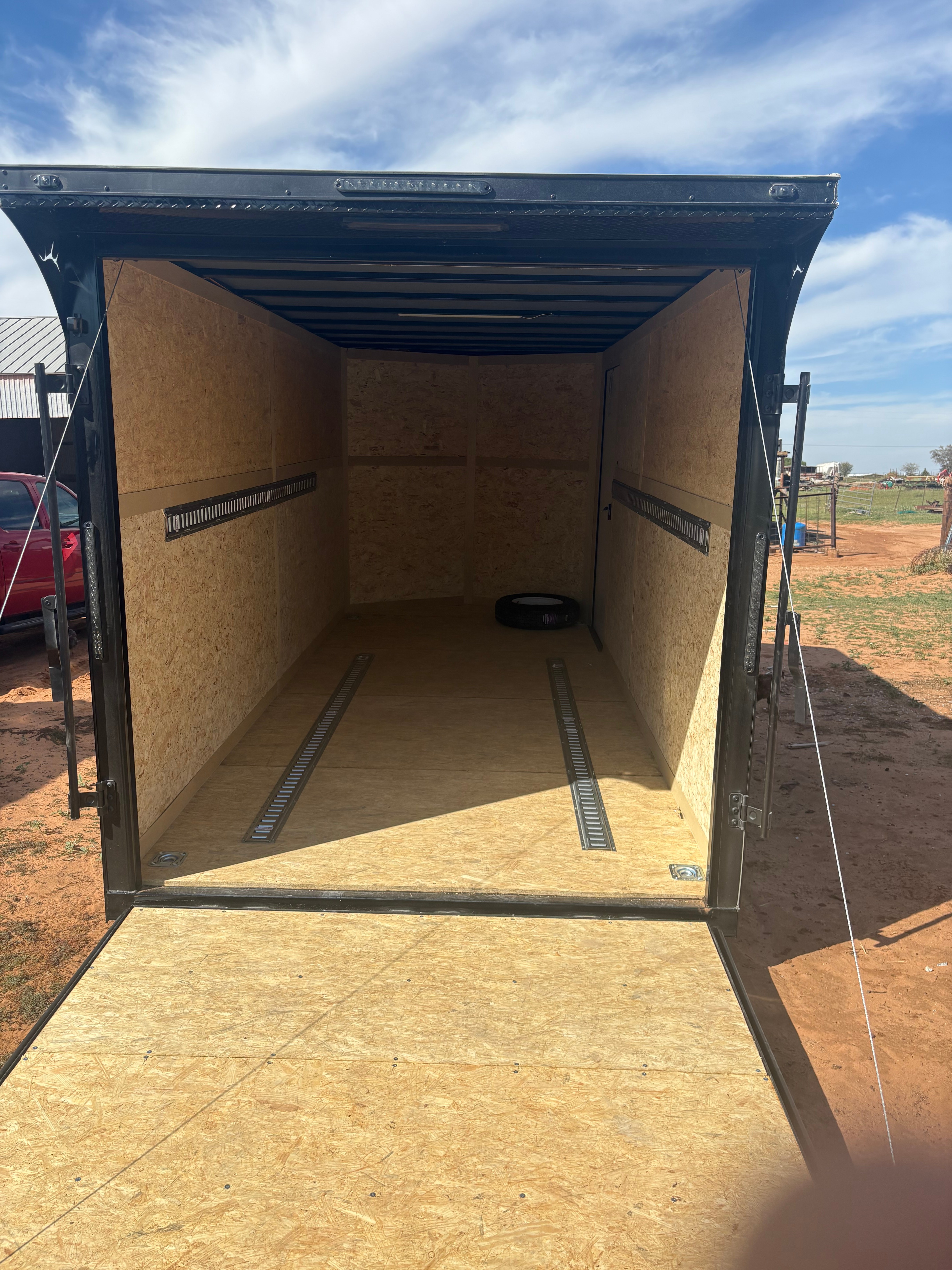 7x16 Enclosed Trailer - Blue rental photo 4 - Wade Rental LLC Midland TX